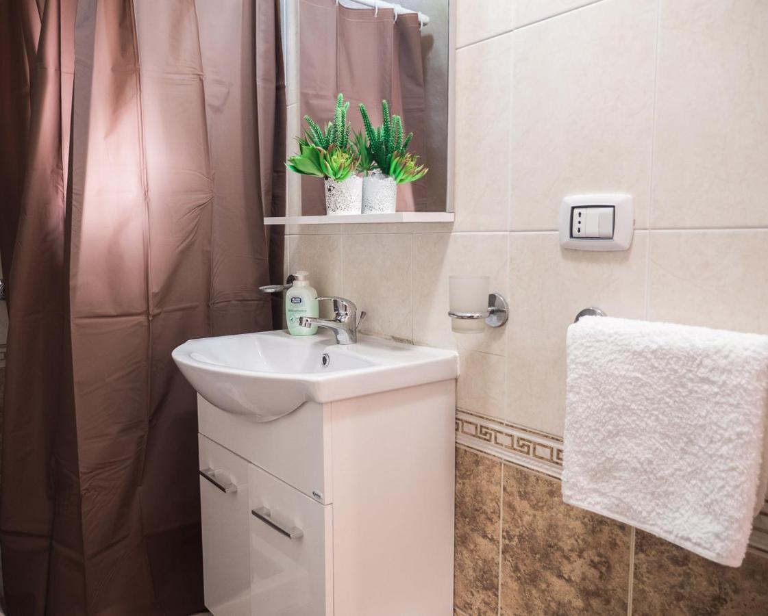 Chiaia Premium Flat, Naples Center, Near Seaside Apartment ภายนอก รูปภาพ
