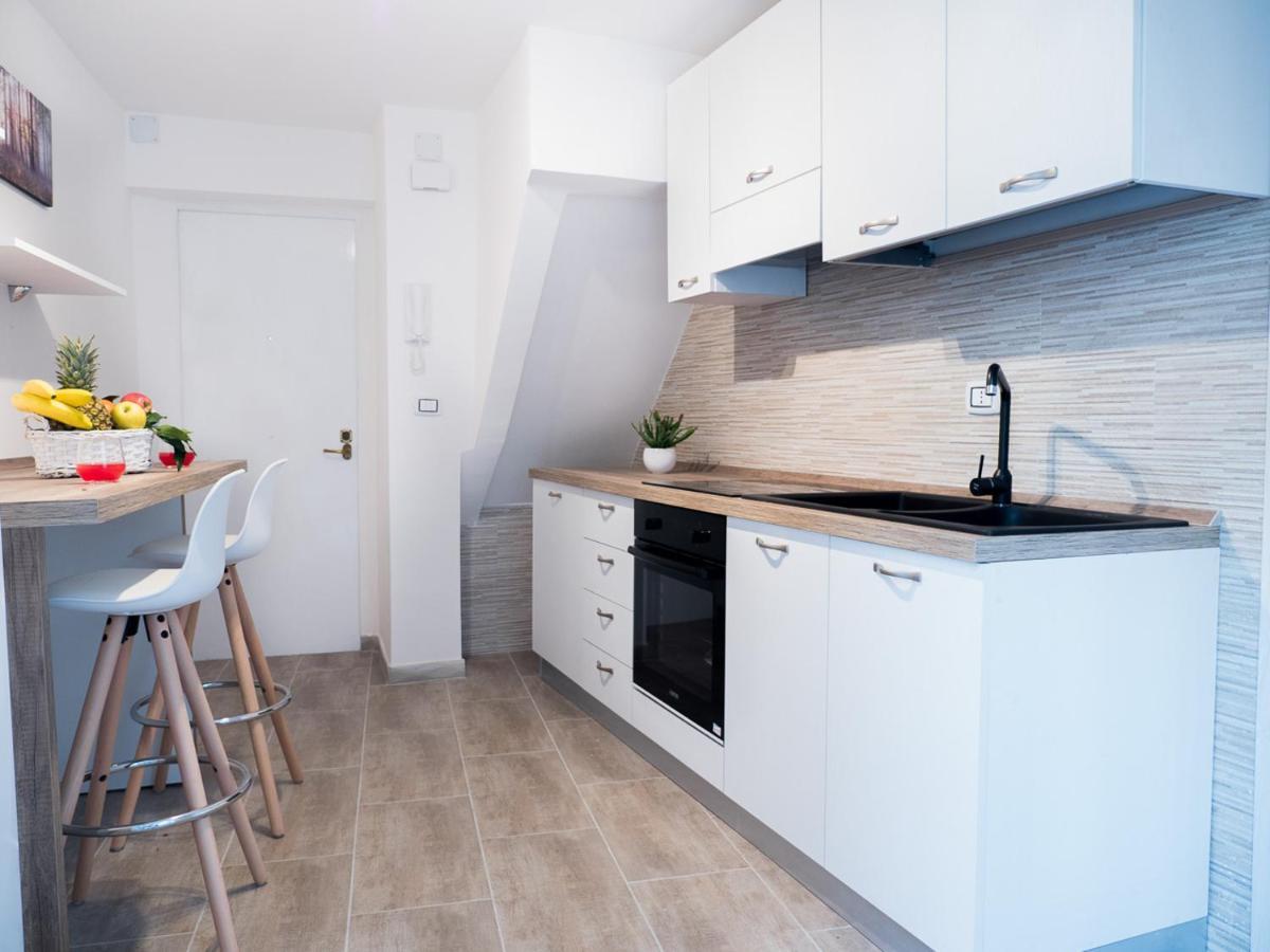 Chiaia Premium Flat, Naples Center, Near Seaside Apartment ภายนอก รูปภาพ